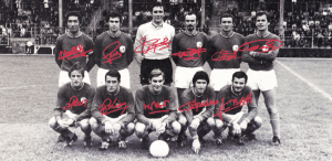 le onze du PSG face à Montluçon. De gauche à droite, debout : Djorkaeff, Guicci, Choquier, Fitte-Duval, Destrumelle, Mitoraj. Assis : Brost, Béreau, Prost, Guignedoux, Bras