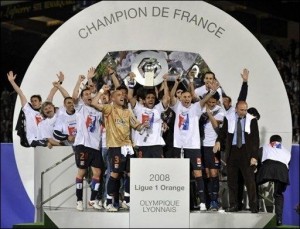 le Lyon dans les années 2000 n'a jamais fait aussi bien que le PSG cette saison.