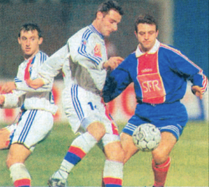 Roche avant sa blessure, face à Gava et Caveglia