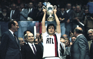 Premier trophée pour le PSG !