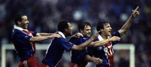 Le Guen avec les trois buteurs du jour : Kombouaré, Roche et Ginola