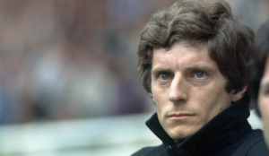 Jean-Michel Larqué, un spectateur très attentif au Parc des Princes...