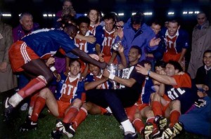 La joie des Parisiens avec le trophée