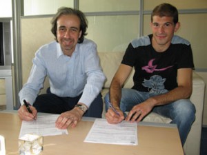 Signature du contrat, avec Philippe Boindrieux