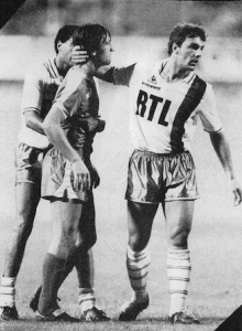 le regretté Thierry Bacconnier après la victoire du PSG face  Bastia à Reims en 1985