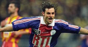 Marco Simone, buteur au SDF contre Lens en 1998...