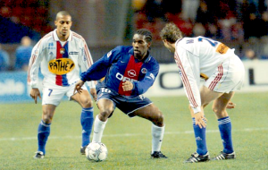 Jay Jay Okocha en action