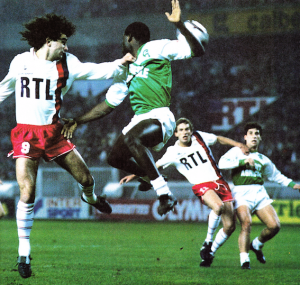 le duel Rocheteau-Boli lors du PSG-Auxerre en 1985