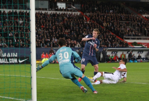 le dernier but avant Montpellier, au Parc face à Nice. Un des rares au Parc des Princes...