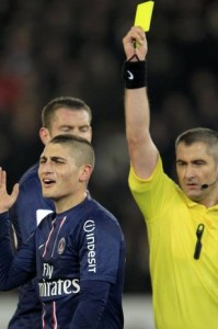 les arbitres cartonnent avec le beau Marco !