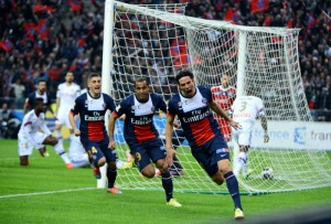 la joie de Cavani, double buteur pour le second match face aux Lyonnais la saison dernière