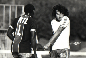 Rocheteau face à Adams en 1978, lors d'un surprenant PSG-France...