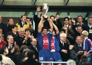 la joie de Rai après la finale contre Bordeaux en 1998