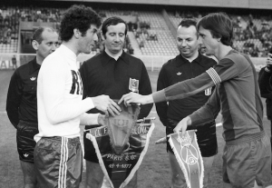 Cruyff avec le Barca contre le PSG en 1977