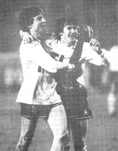 la joie de Fernandez et Poullain au coup de sifflet final