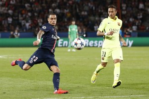 la frappe de Van der Wiel mais l'UEFA finalement accordé le but à Jérémy Mathieu contre son camp