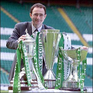 Billy McNeill et les trois trophées du Celtic Glasgow