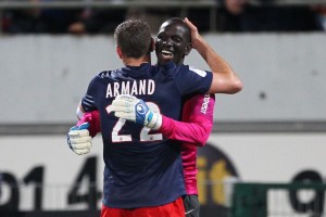 Sakho dans le buts, enlacé par Armand : drôle de fin de saison pour le PSG !