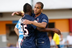 Ongenda (félicité par Lucas) premier buteur de la saison 2013-2014