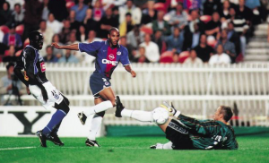 le but de Nicolas Anelka face à Bastia en 2000