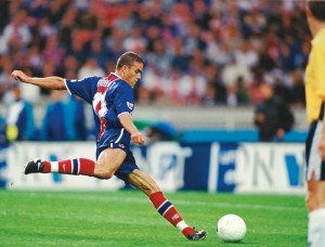 frappe de Robert... du pied droit