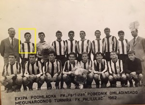 Lukic avec les jeunes du Partizan en 1962 (document Crno-bela nostalgija)
