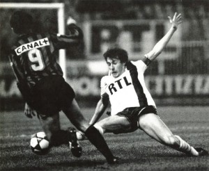 capitaine Luis Fernandez en action