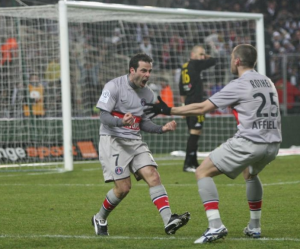 la joie de Giuly et Rothen après l'ouverture du score