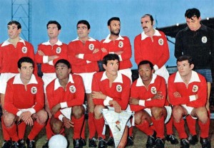 le Benfica avec Cruz et la star Eusebio