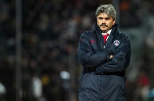 des débuts chahutés pour Guy Lacombe