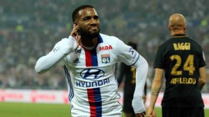 Cavani plus fort que Lacazette