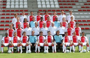 aucun titre pour Maxwell avec l'Ajax Amsterdam en 2005-2006 : le joueur s'est blessé le 21 avril 2005 et n'a pas rejoué pendant plus d'un an avec l'Ajax...
